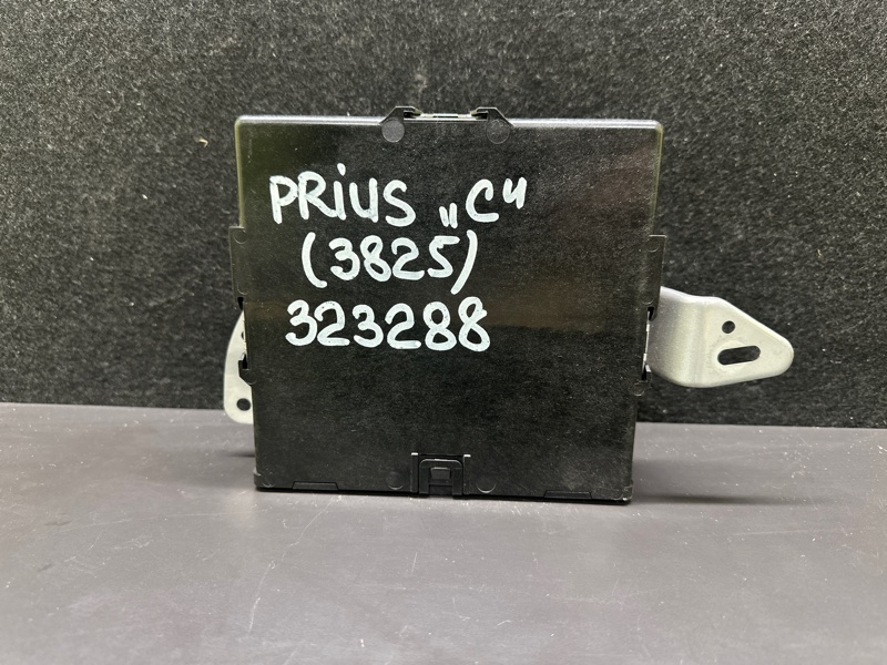 Блок електронний TOYOTA PRIUS C/AQUA 11-14 89690-52122 — 2