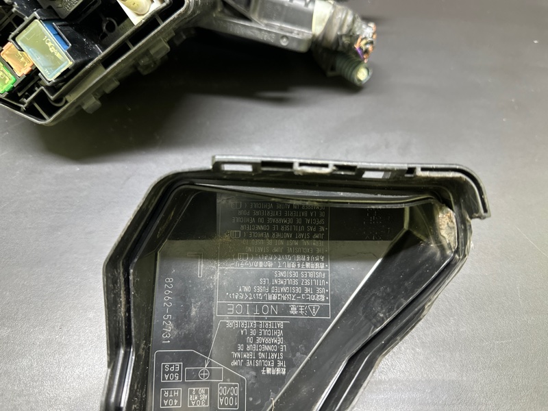 Блок запобіжників моторний відсік TOYOTA PRIUS C/AQUA 11-14 82620-52091 — 5