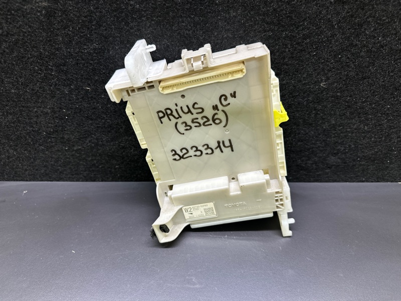 Блок запобіжників салон TOYOTA PRIUS C/AQUA 11-14 82730-52P60 — 3