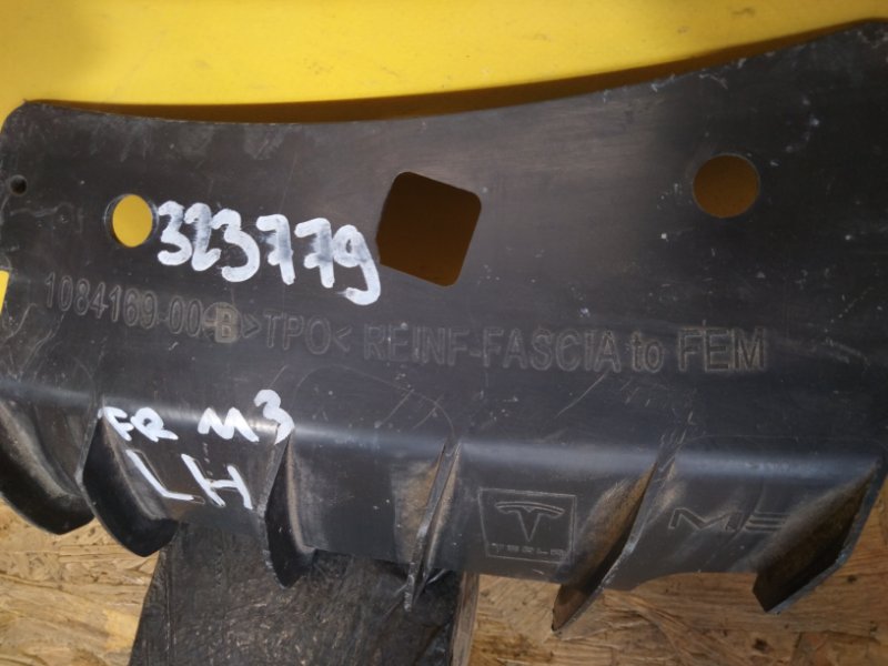 Кронштейн/кріплення переднього бампера ліве TESLA MODEL 3 17- 108416900B — 2