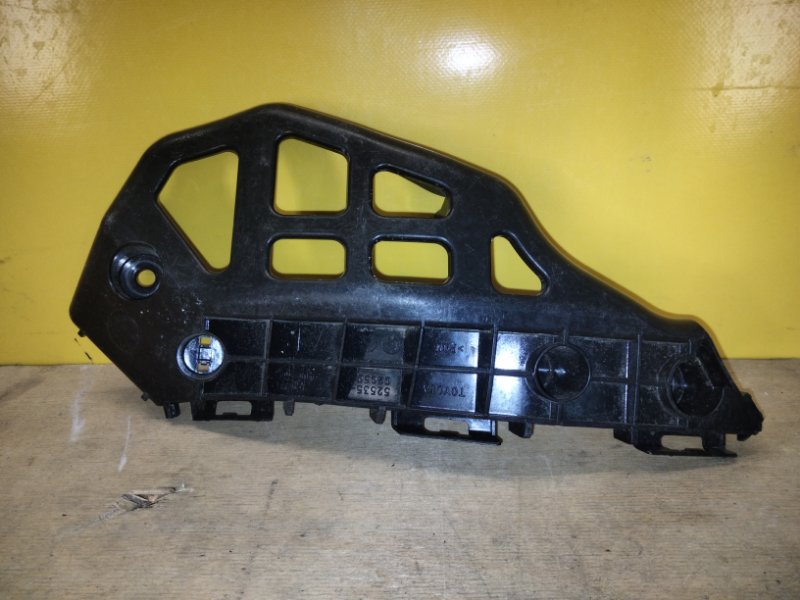 Кронштейн/кріплення переднього бампера праве TOYOTA AURIS 13-18 5253502050