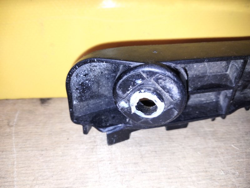 Кронштейн/кріплення переднього бампера праве TOYOTA AVALON 13-18 5214607030 — 5