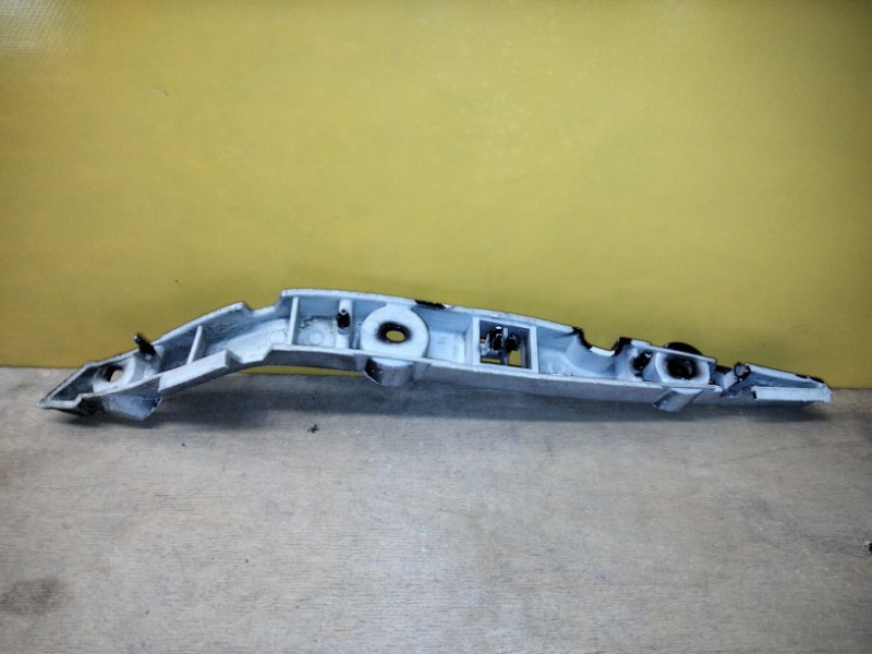 Кронштейн/кріплення переднього бампера праве FORD C-MAX 02-10 3M51R17D958AG — 3