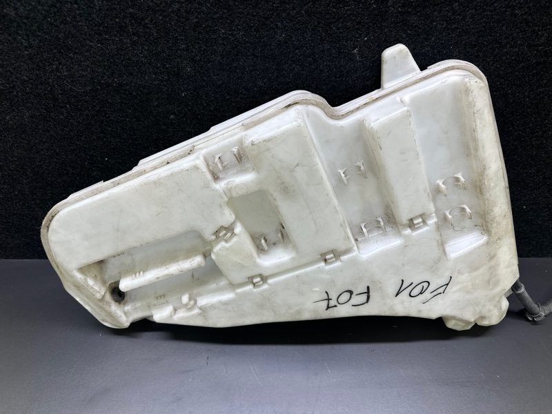 Бачок омивача BMW 7 SERIES (F01-F04) 08-15 61 66 7 269 667 — 4