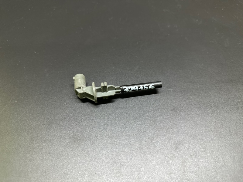 Датчик рівня бачка омивача BMW 7 SERIES (F01-F04) 08-15 17 13 7 553 919