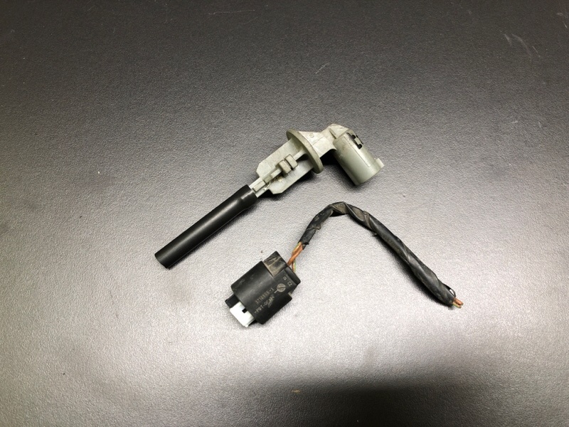 Датчик рівня бачка омивача BMW X5 (E70) 07-13 17 13 7 553 919 — 4