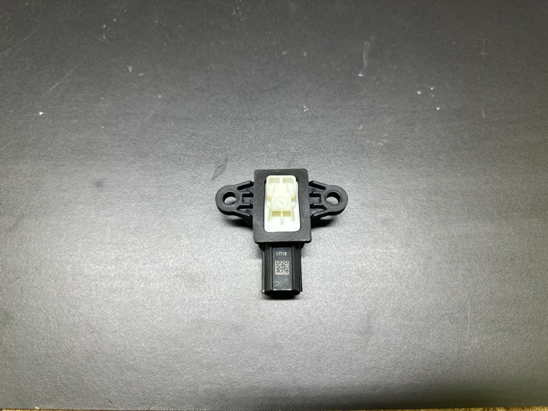 Датчик удару передній правий FORD TRANSIT CONNECT 13-24 GN1Z-14B345-A — 2