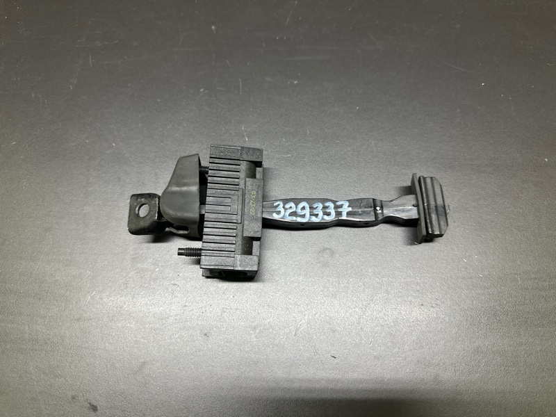 Обмежувач дверей задній лівий CADILLAC CT5 19-24 84873709