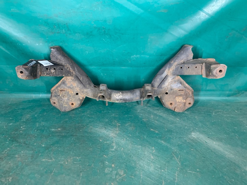 Балка передньої підвіски MITSUBISHI COLT 92-02 MR198864