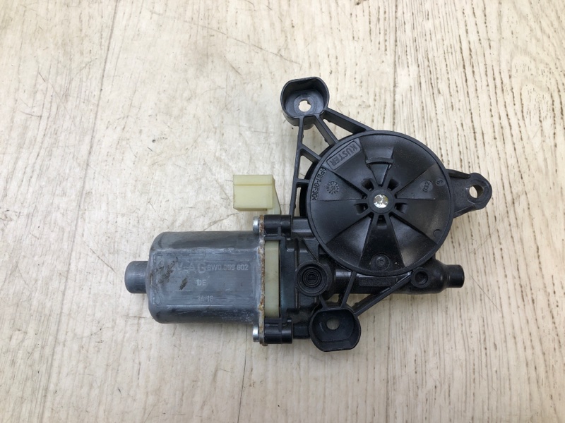 Моторчик склопідйомника передній правий AUDI A4 15- 8W0959802 — 2