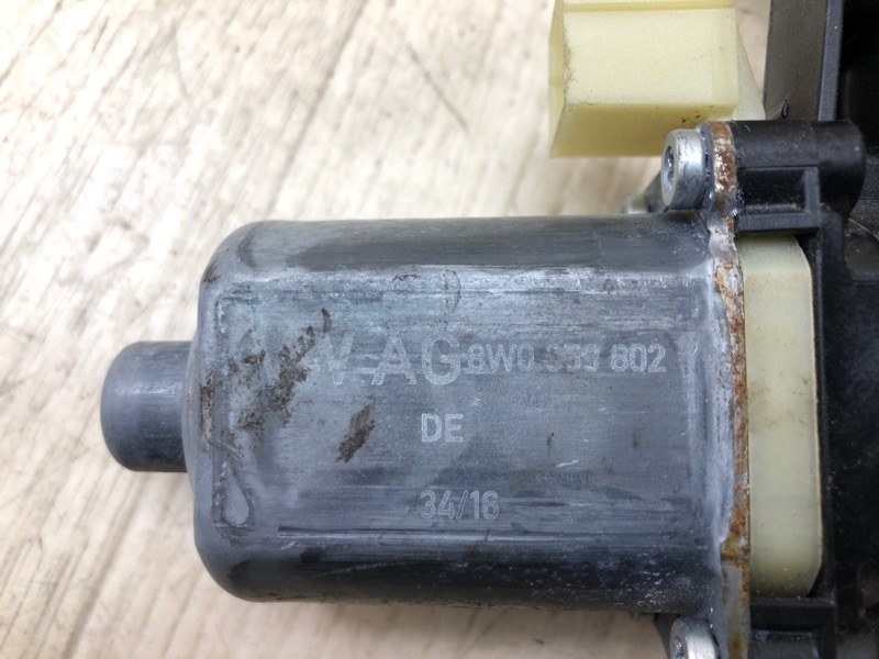 Моторчик склопідйомника передній правий AUDI A4 15- 8W0959802 — 5