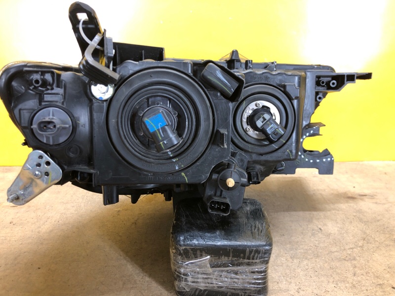 Фара ліва MITSUBISHI PAJERO SPORT 09-17 8301A877 — 5