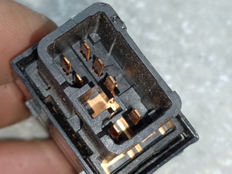 Кнопка склопідіймача задня HYUNDAI SPORTAGE KM 04-10 93580-1F500WK — 3
