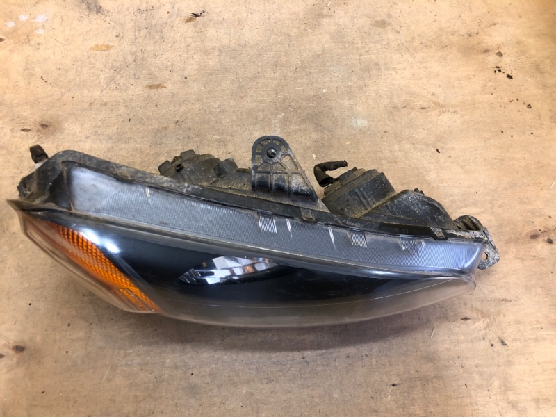 Фара права HONDA HR-V 98–05 33101S2HG01 — 4