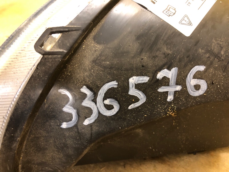 Фара права FORD FOCUS 04-11 4M51-13W029-AC — 2