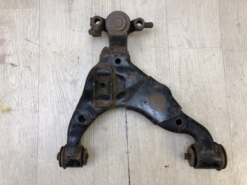Важіль передньої підвіски нижній правий TOYOTA LAND CRUISER PRADO 150 09-17 4806860040 — 2