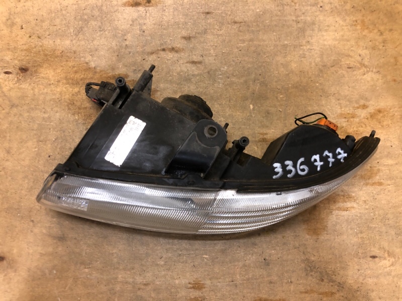 Фара ліва CHRYSLER VOYAGER 95-00 4897 389AC — 4