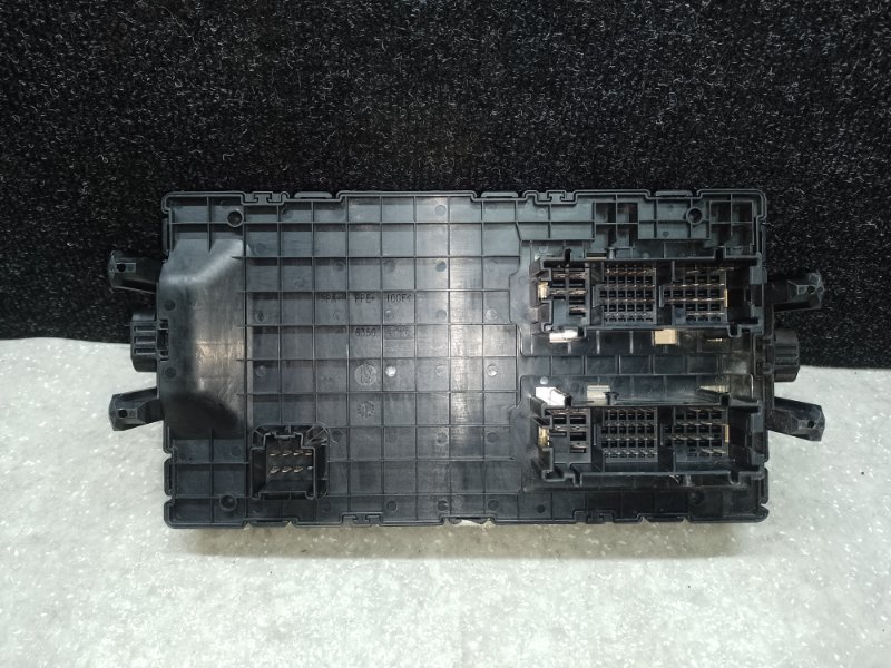 Блок запобіжників моторний відсік HUMMER H3 05-10 25796965 — 3