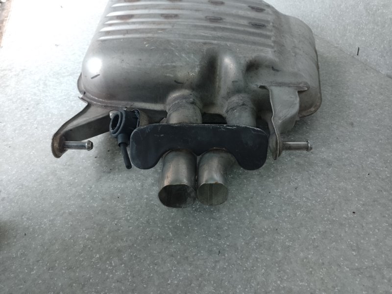 Глушник правий MERCEDES S-CLASS W222 13-20 A 222 491 17 00 — 4