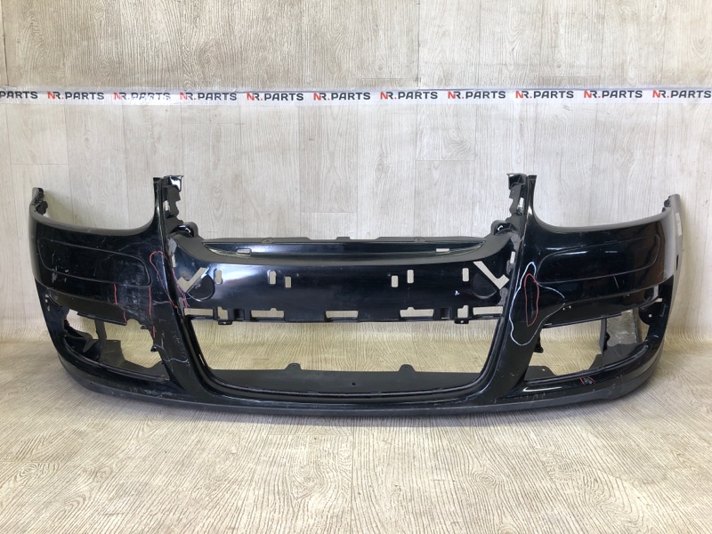 Бампер передній VOLKSWAGEN JETTA 05-10 1K0 807 217 A