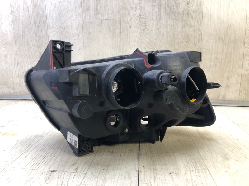 Фара права DODGE CHARGER 11-15 57010410AE — 4