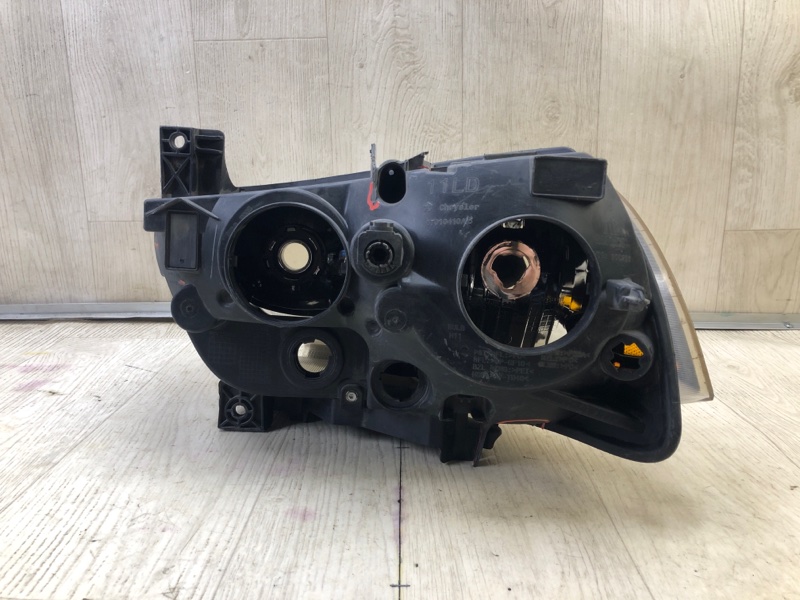 Фара права DODGE CHARGER 11-15 57010410AE — 5