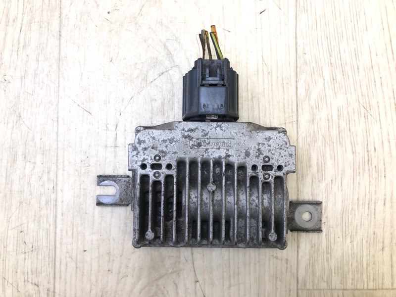 Блок керування паливним насосом VOLVO S60 10-13 30792789
