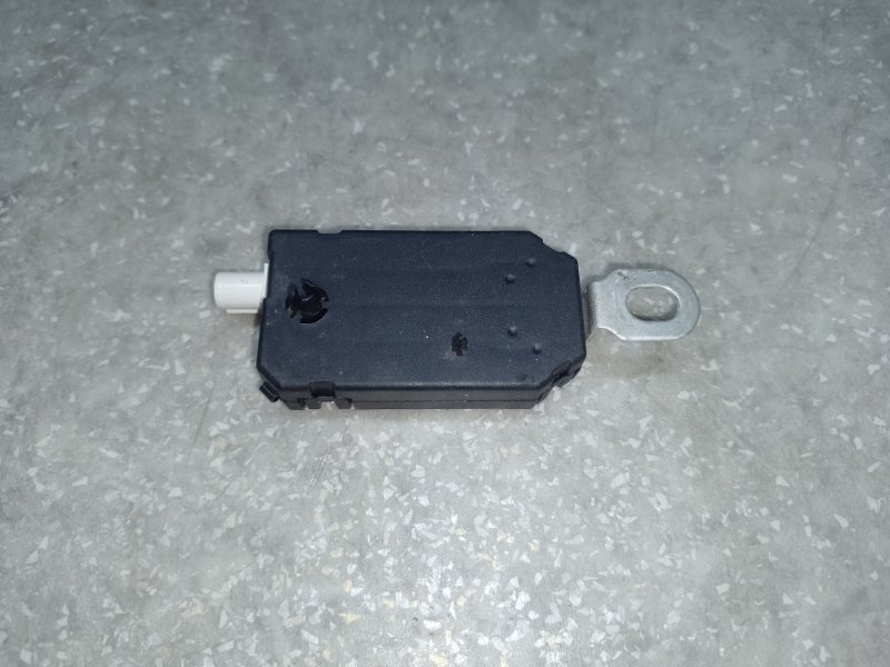 Антена TESLA MODEL Y 19- 1079735-00-A — 4
