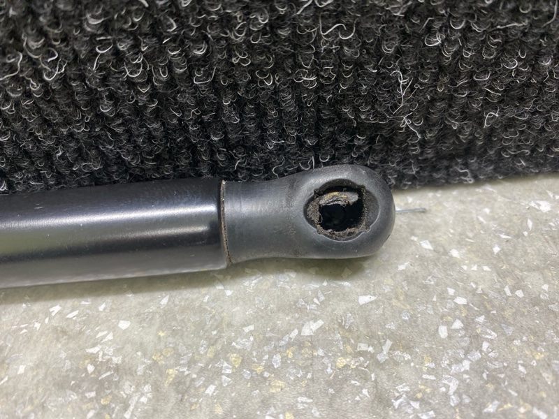Амортизатор кришки багажника правий HYUNDAI SANTA FE (DM) 12-18 81781-4Z000 — 4