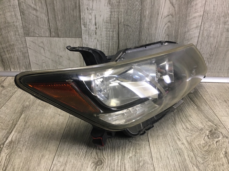 Фара права SCION TC 10-13 81130-21200 — 3