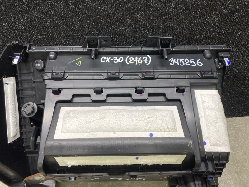 Бардачок MAZDA CX-30 19- DGH9-64-03002 — 5