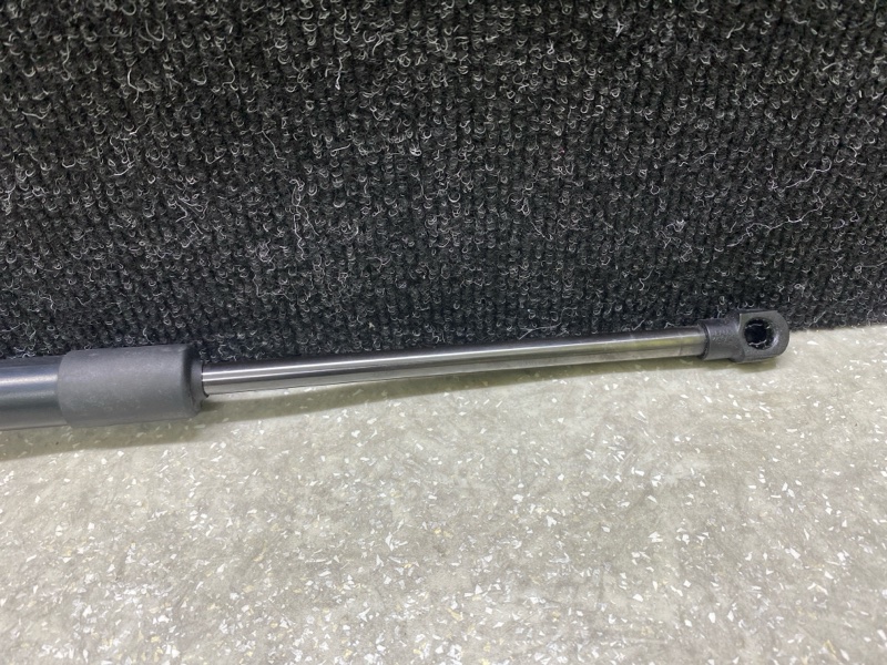 Амортизатор кришки багажника правий MAZDA CX-30 19- DFR5-62-620A — 3