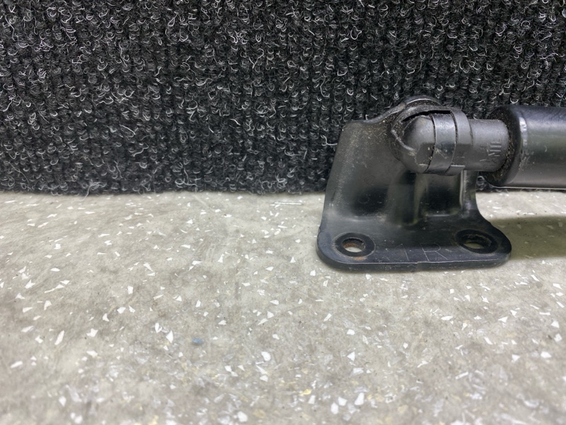 Амортизатор кришки багажника правий MAZDA CX-30 19- DFR5-62-620A — 4
