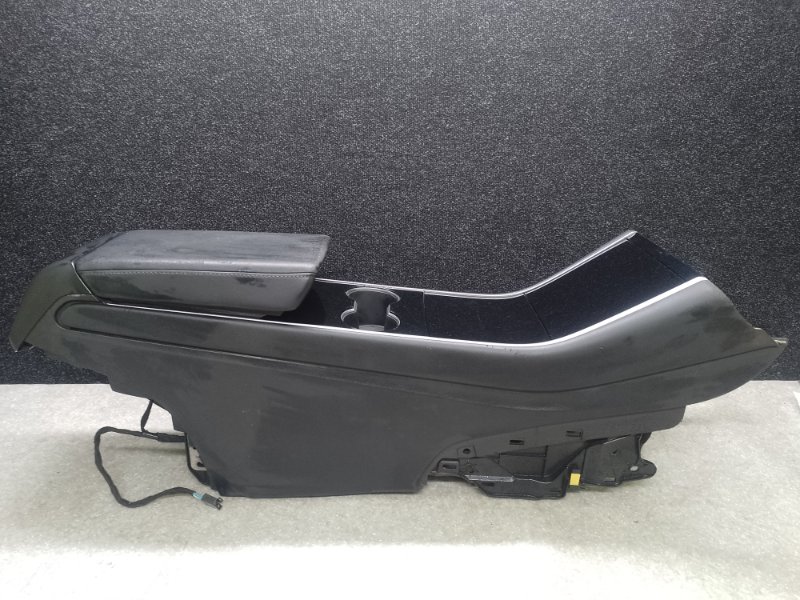 Підлокітник TESLA MODEL Y 19- 1755503-00-A