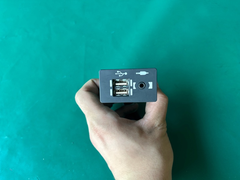 USB адаптер передній LEXUS NX 14-21 86190-24030