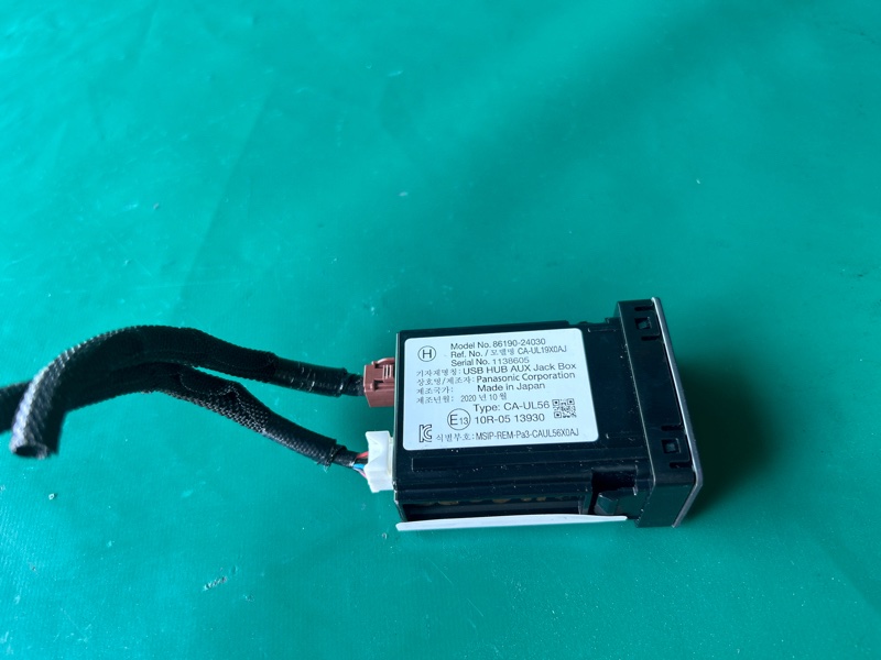 USB адаптер передній LEXUS NX 14-21 86190-24030 — 2
