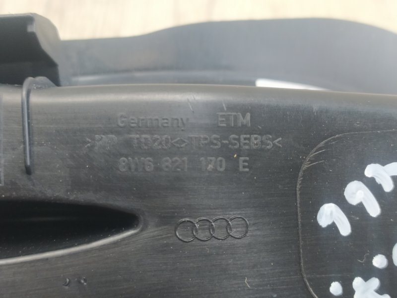 Накладка крила права AUDI A5 17- 8W6821170E — 3