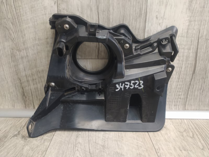 Кронштейн/кріплення протитуманної фари праве TOYOTA HIGHLANDER 13-19 52030-0E030 — 2