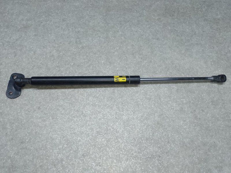 Амортизатор кришки багажника лівий LEXUS CT200 11-17 68960-76041