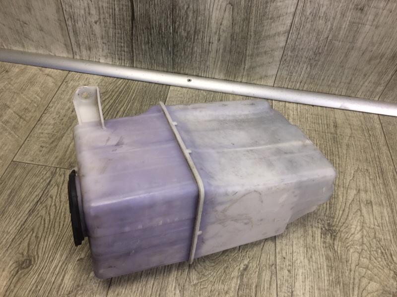 Бачок омивача TOYOTA TACOMA 05-15 85315-04090 — 3