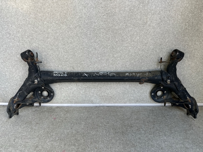 Балка задньої підвіски TOYOTA PRIUS PLUS 11-14 42101-64010