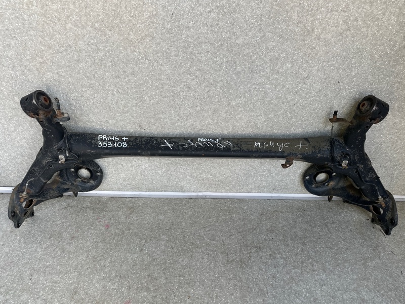Балка задньої підвіски TOYOTA PRIUS PLUS 11-14 42101-64010 — 2