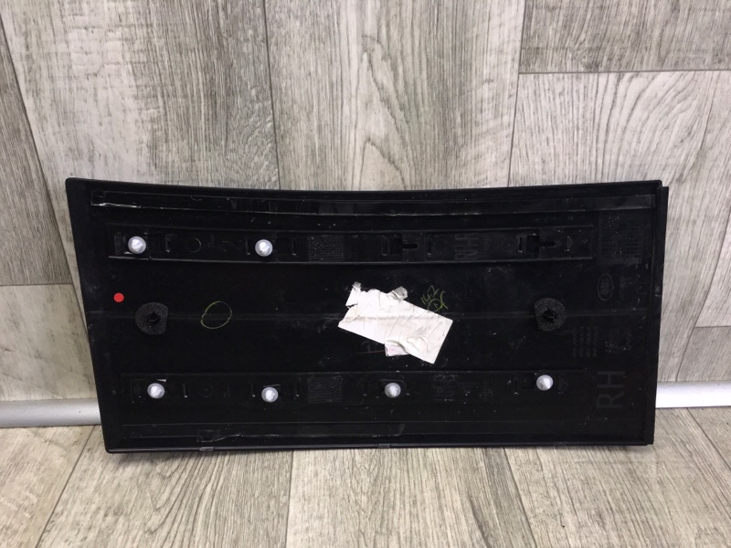 Накладка двері передня права LAND ROVER RANGE ROVER (L405) 12-22 LR098089 — 2