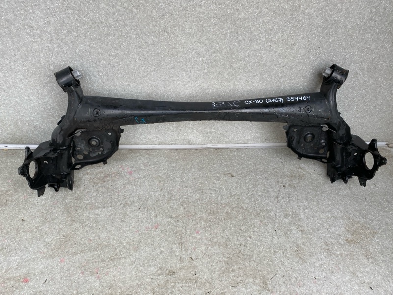 Балка задньої підвіски MAZDA CX-30 19- DGH9-28-B0XD