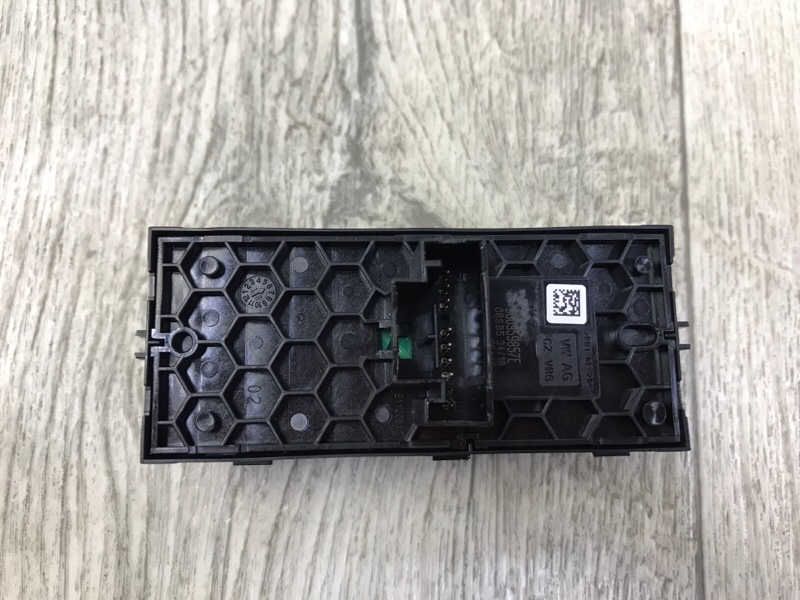 Блок керування склопідіймачами VOLKSWAGEN TIGUAN 16-23 5G0 959 857 E WZU — 5