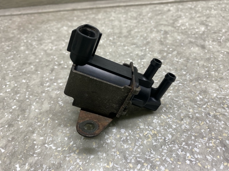 Клапан електромагнітний (вакуумний) SUZUKI GRAND VITARA 98-05 18117-65D00 — 2