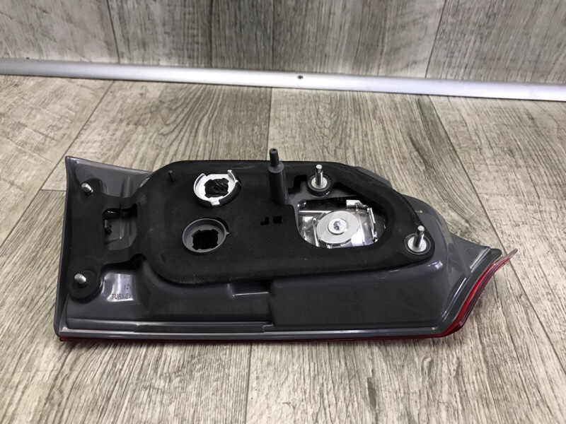 Ліхтар внутрішній правий TOYOTA COROLLA 12-19 E180 8158102520 — 5