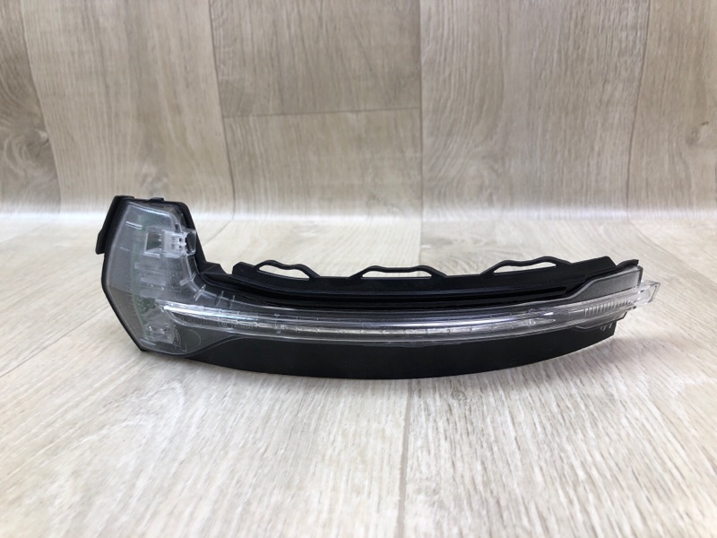 Повторювач повороту у дзеркало передній лівий AUDI A3 03-13 8V0949101