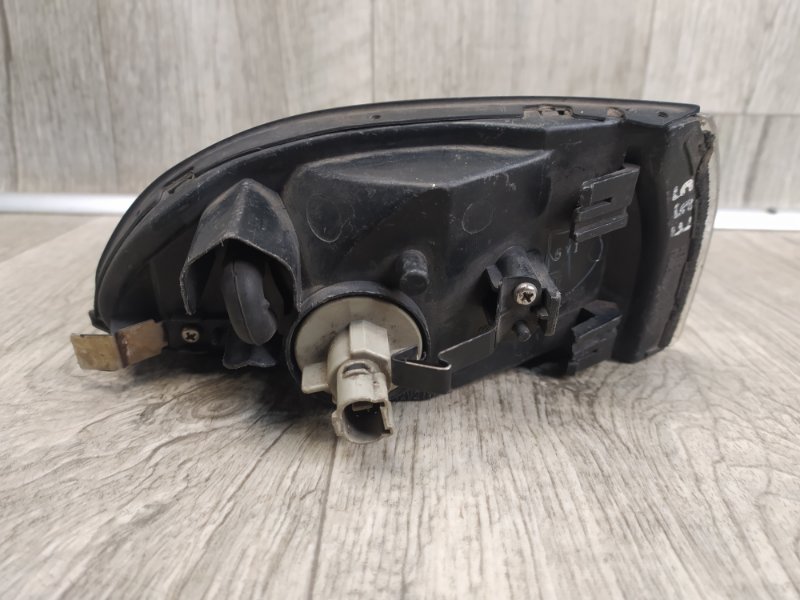 Покажчик повороту лівий MITSUBISHI GALANT 93-97 MB848553 — 2