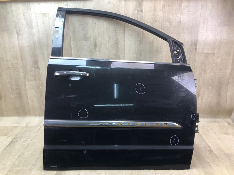Двері передні праві CHRYSLER TOWN &, COUNTRY (RT) 4894916AG